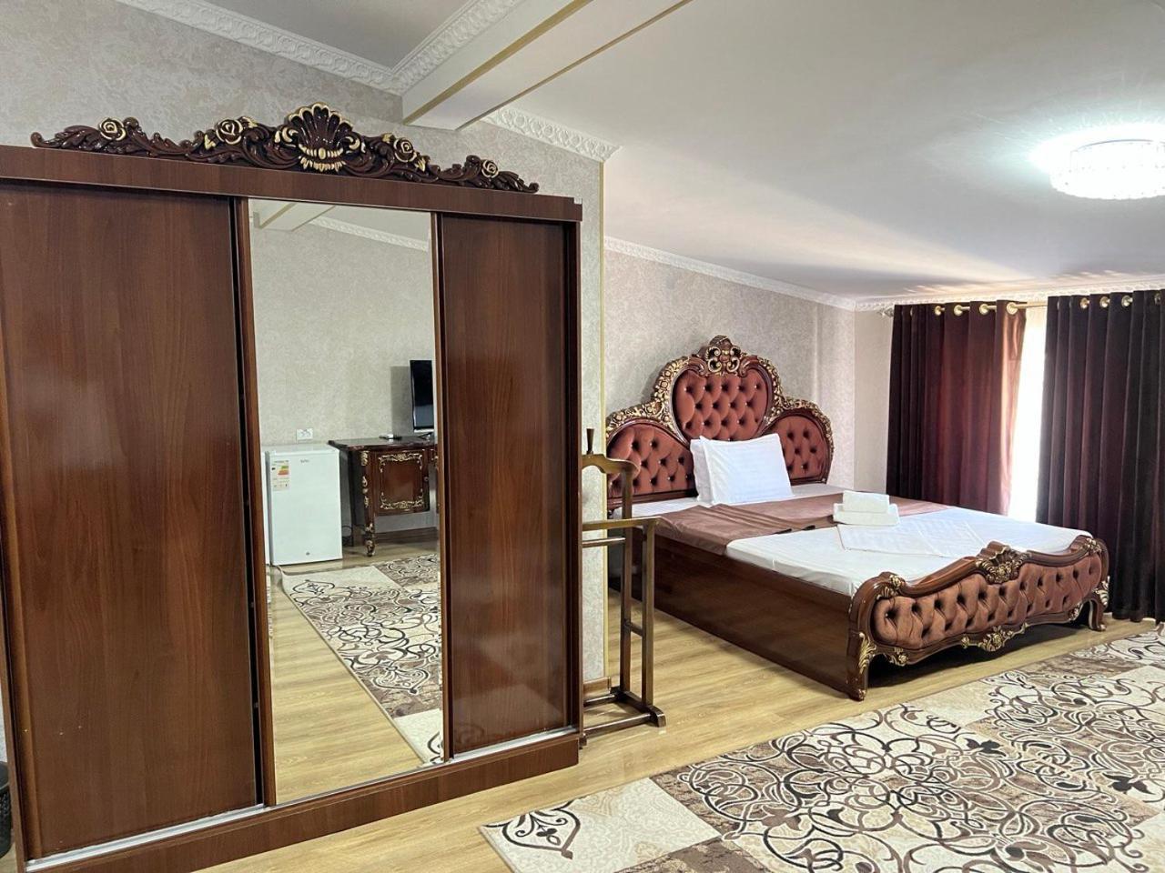 Garden City Hotel Навони Екстериор снимка